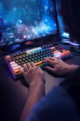 Çoklu Bağlantılı RGB Işıklı Q Klavye TK15 Siyah