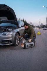 Araç Hava Kompresörü Akü Takviyeli Marş Özellikli Dijital Ekranlı Işıklı Taşınabilir Kompresör APS01